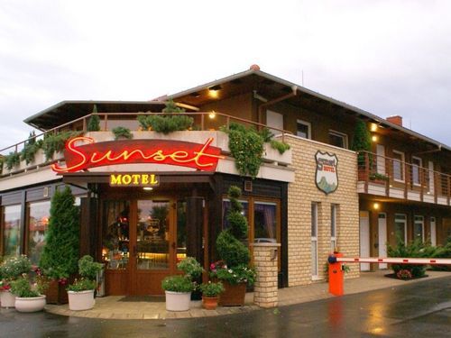 סזומבאת'לי Sunset Motel מראה חיצוני תמונה